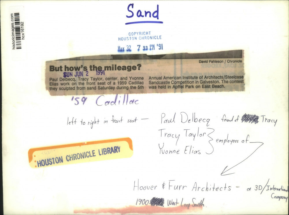 1991 Press Photo Hard at Work on 1959 Cadillac Sand Sculpture, Galveston, Texas