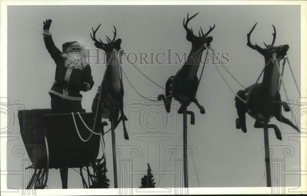 1985 Press Photo Santa and His Reindeer in Foley's Parade in Downtown Houston