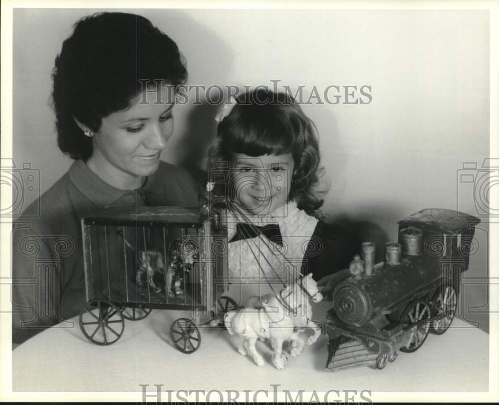 1983 Press Photo Chris Zalesak and Barbi With Toys, San Jacinto Musuem, Texas- Historic Images