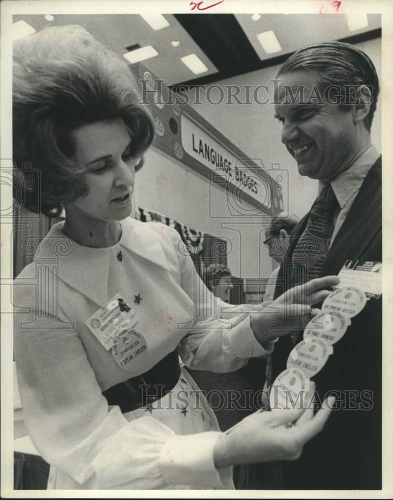 1972 Press Photo Willem Bertsch wears language badges at Rotary event in Houston