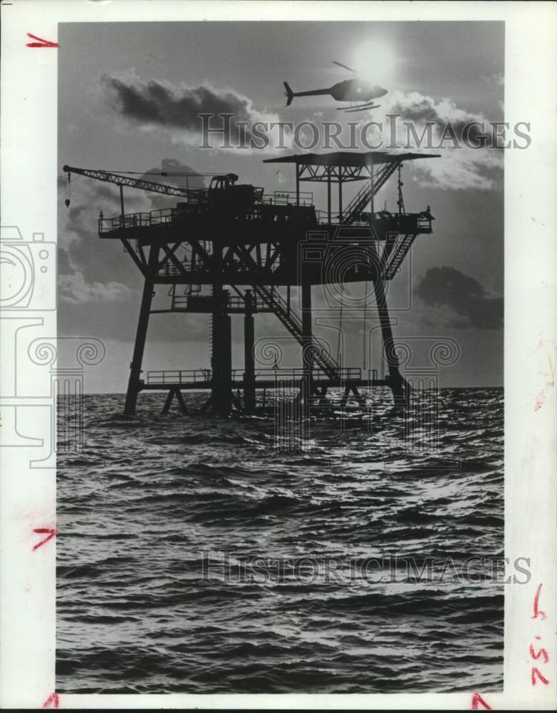 1982 Press Photo Tenneco-Oil, Gas Production Platform off the Louisiana Coast
