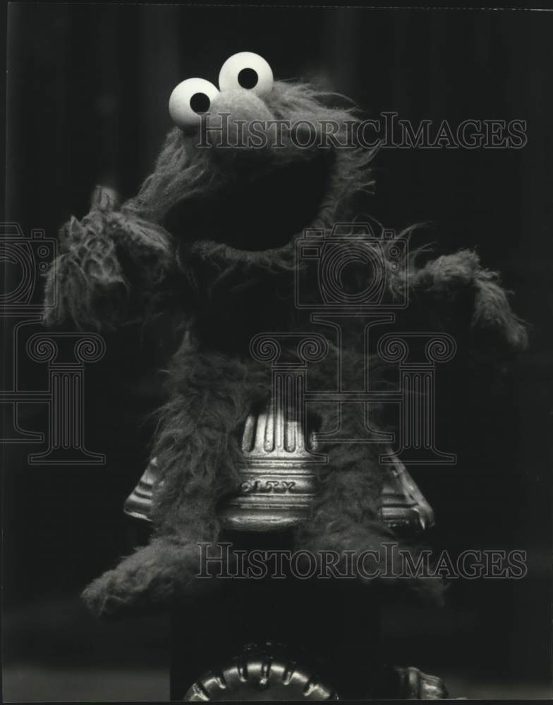 1986 Press Photo Elmo appears on Sesame Street television show - hcx17648
