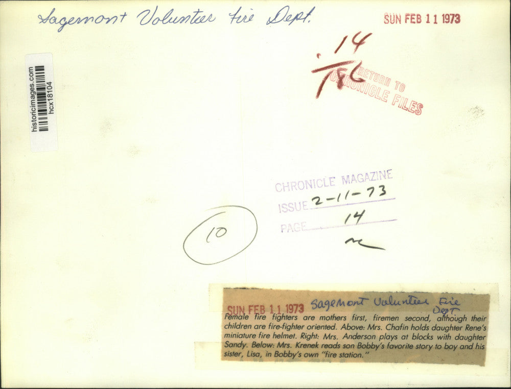 1973 Press Photo Sagemont Volunteer firefighter Mrs. Krenek reads to her kids