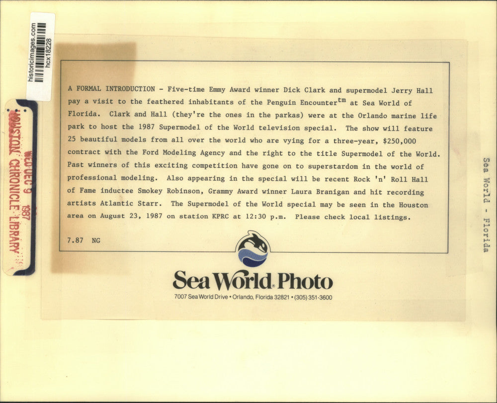 1987 Press Photo Dick Clark and model Jerry Hall at Sea World of Florida