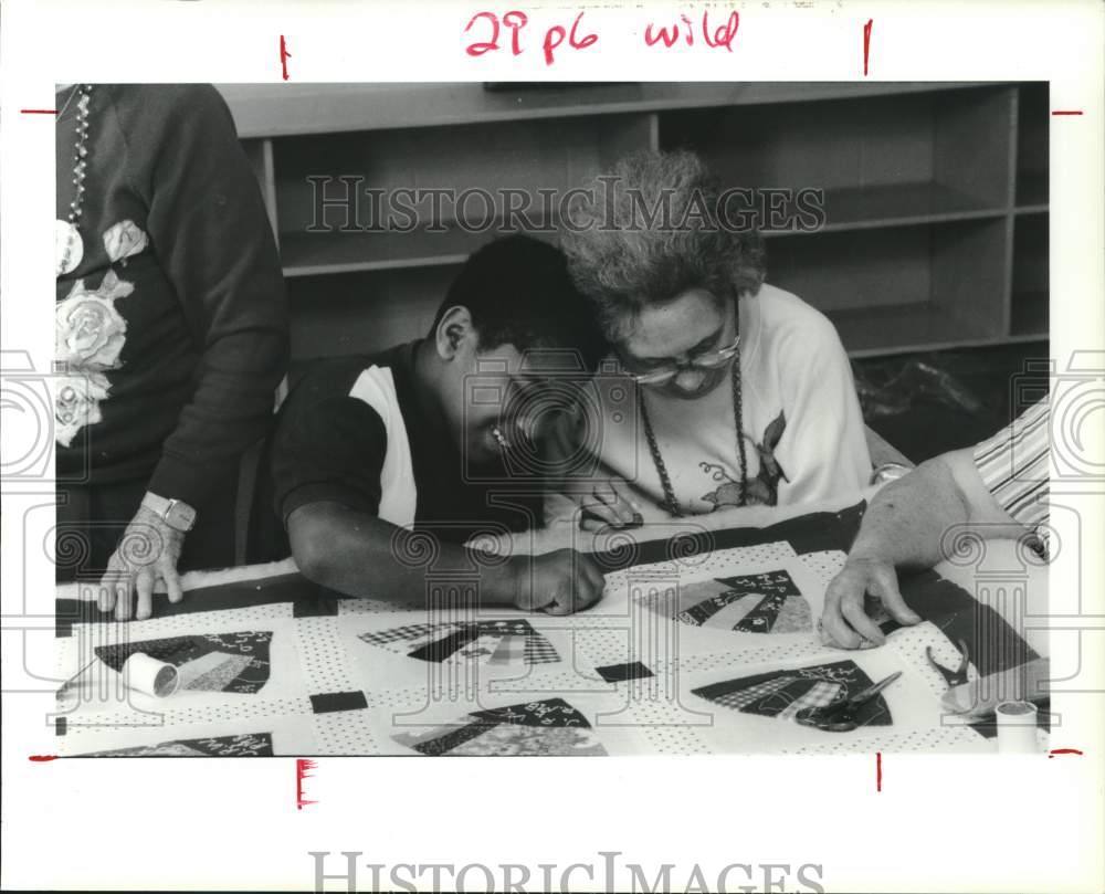 1990 Press Photo Student David Williams Works With Hazel Pranger, Sheldon, Texas