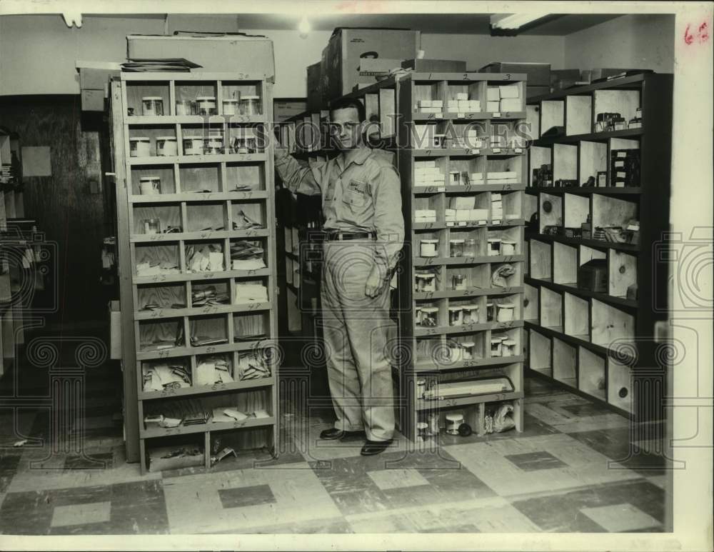 1959 Press Photo Inventory Master at Stahyl and Myers, Incorporated, Houston