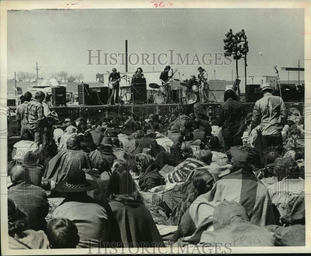 1970 Press Photo &quot;Heaven and Earth&quot; Plays at Southwest &#39;70 Peace Festival, Texas- Historic Images