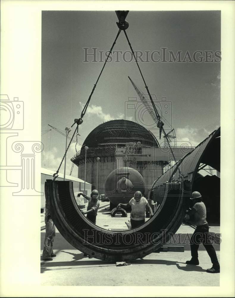 1980 Press Photo Construction workers at South Texas Nuclear Power Project