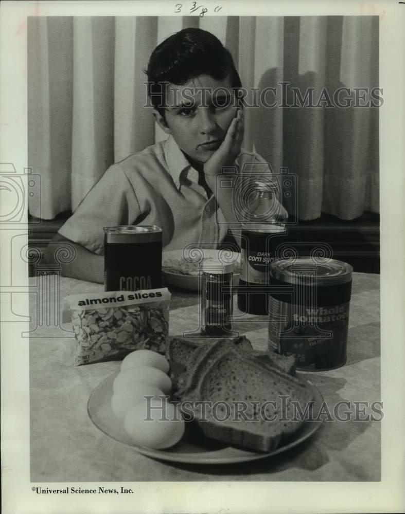 1971 Press Photo Foods that this student is allergic to - hcx20268- Historic Images