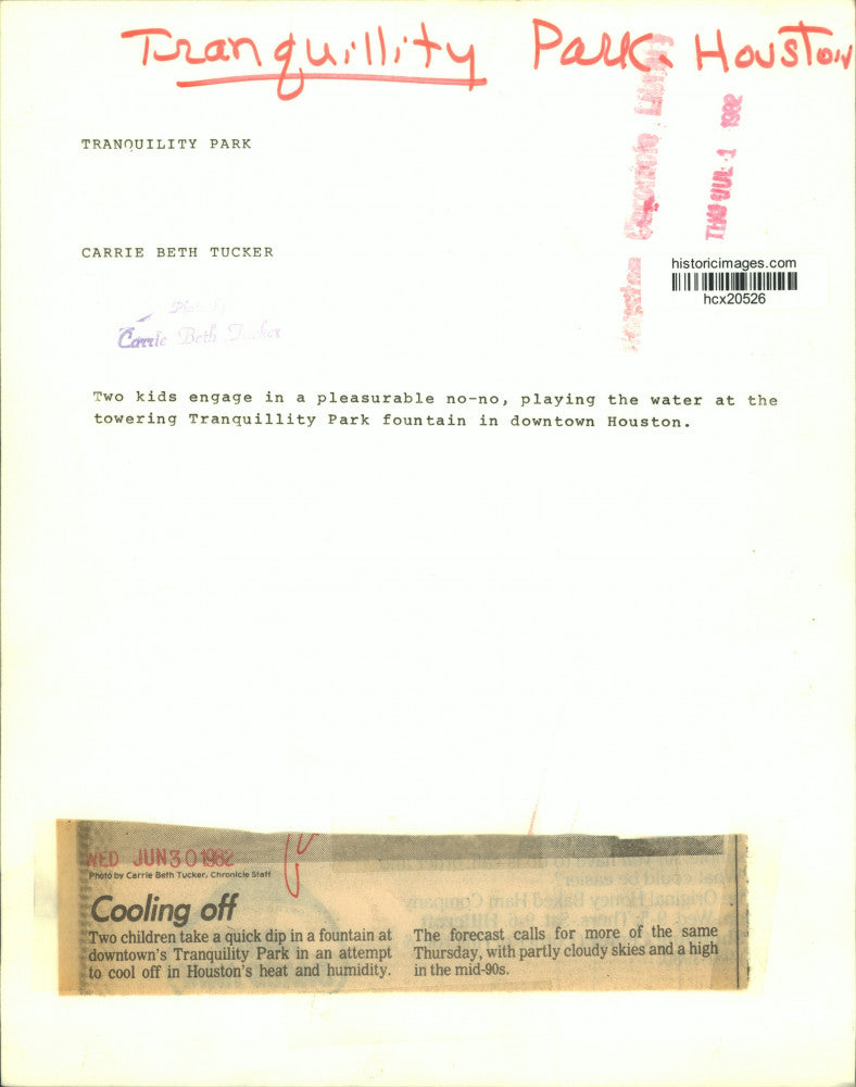 1982 Press Photo Children swim in fountain at Houston's Tranquility Park