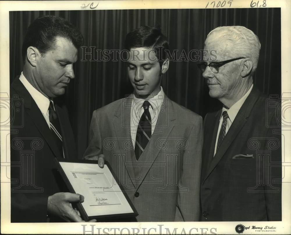1969 Press Photo H. Keith Myers (Center) Awarded Merit Scholarship, Houston