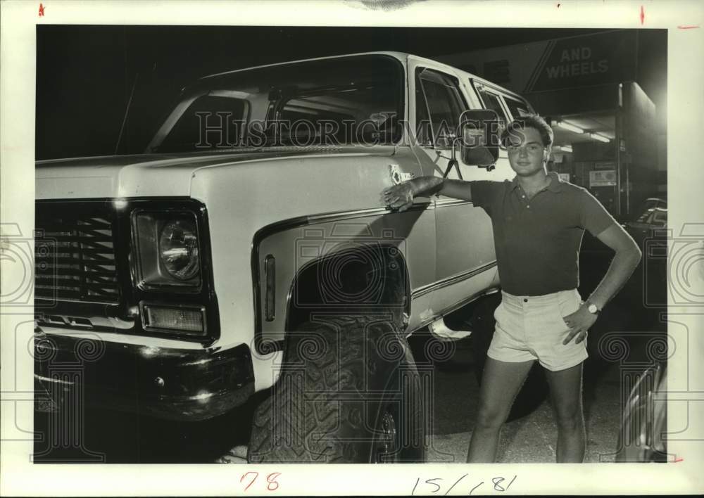 1984 Press Photo Wallace Crew by his lifted Chevrolet pickup truck - hcx21221- Historic Images