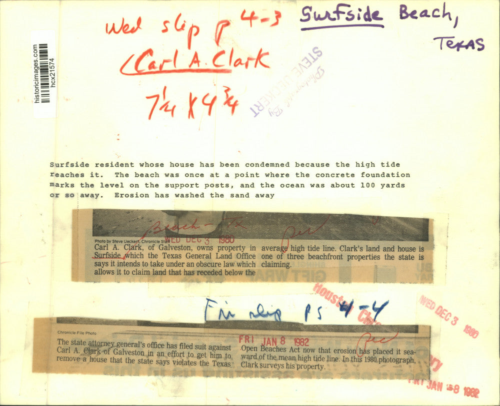 1980 Press Photo Surfside, Texas resident Carl Clark by his condemned home