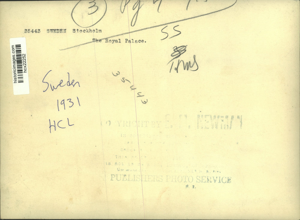 1931 Press Photo A ship sails towards The Royal Palace in Stockholm, Sweden