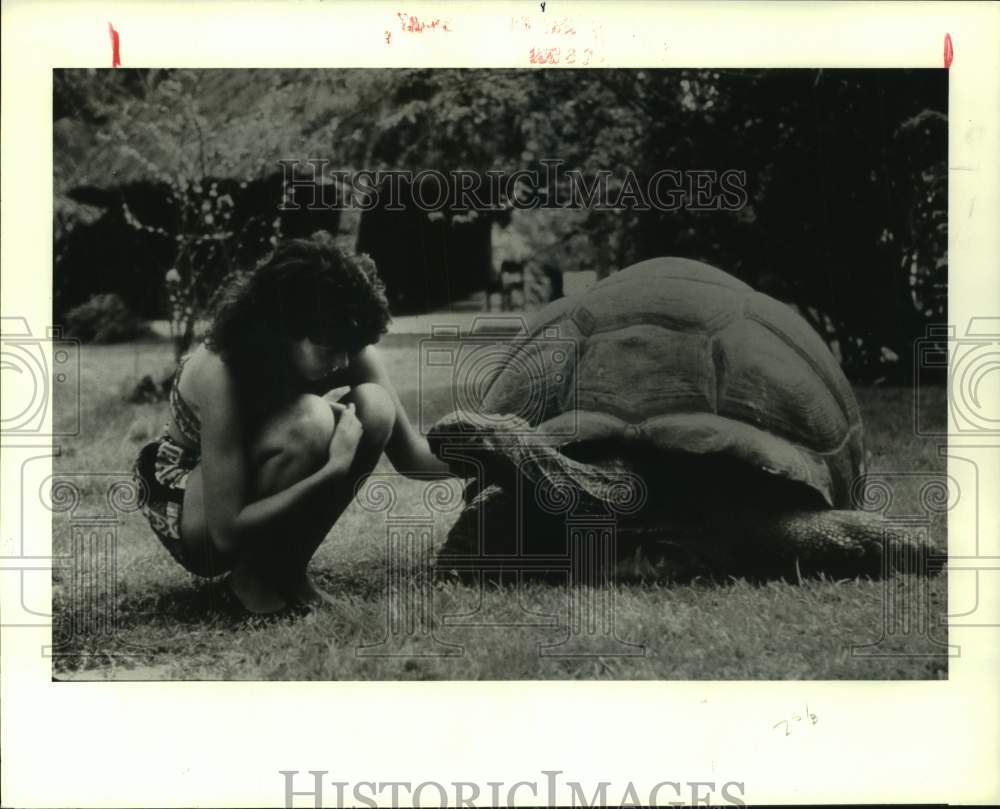 1989 Press Photo Woman with Giant Tortoise on Fregate Island in Seychelles
