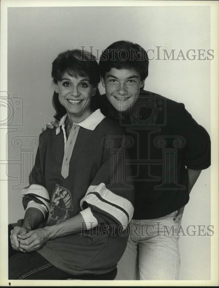 1986 Press Photo Valerie Harper &amp; Jason Bateman in TV series &quot;Valerie&quot; - NBC- Historic Images