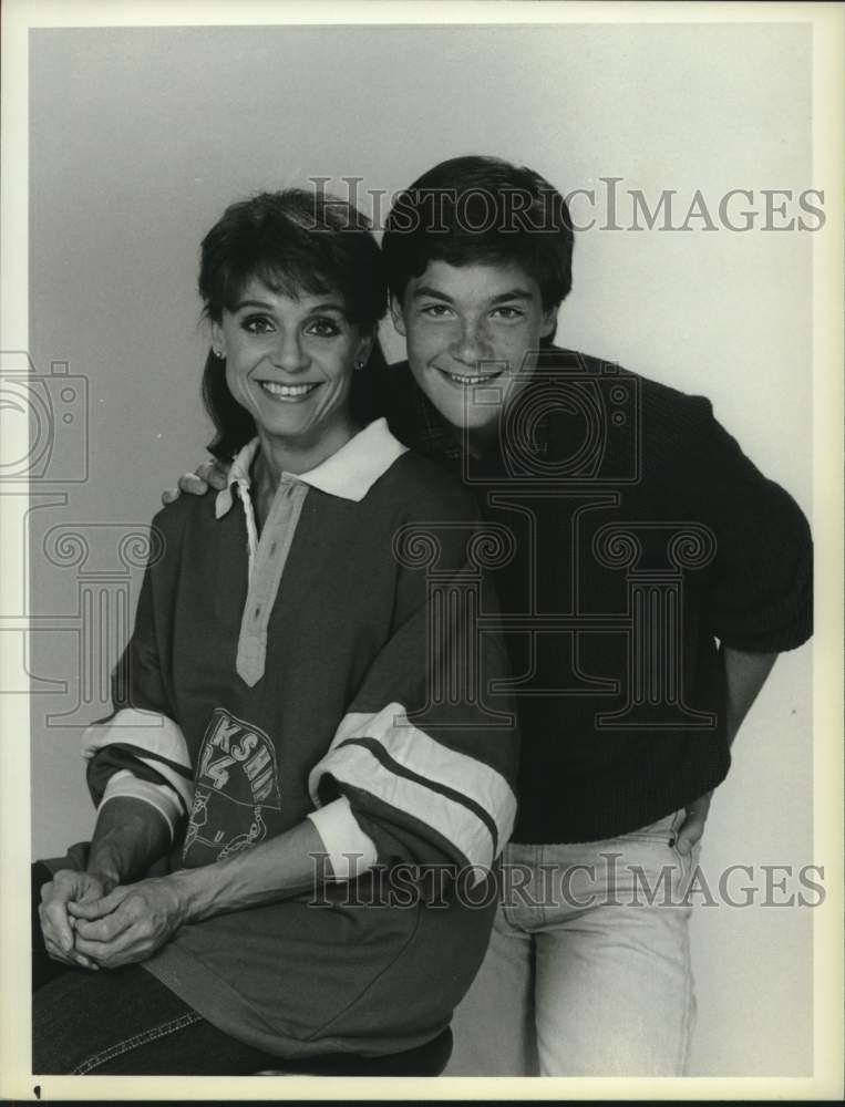 1986 Press Photo Valerie Harper & Jason Bateman in TV series "Valerie" - NBC- Historic Images