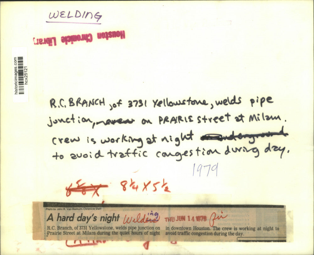 1979 Press Photo R. C. Branch welds pipe on Prairie Street in Houston at night