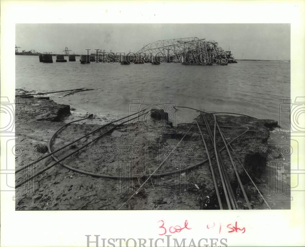 1989 Press Photo Transmission towers collapsed during Hurricane Jerry in Houston- Historic Images