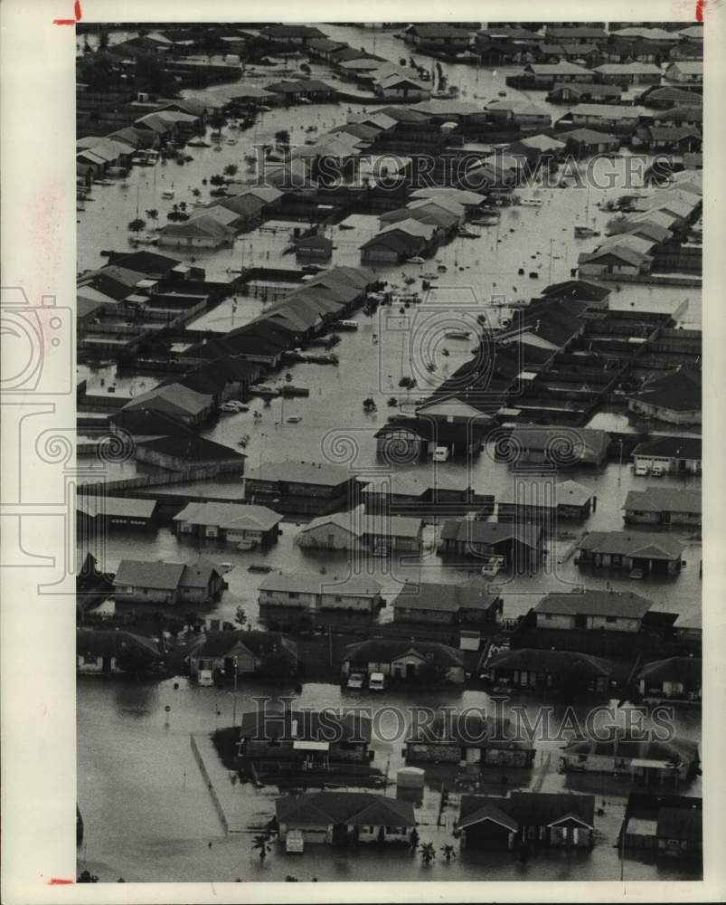 1980 Press Photo Aerial View of Flooded Homes in Alvin, Texas - hcx29525- Historic Images