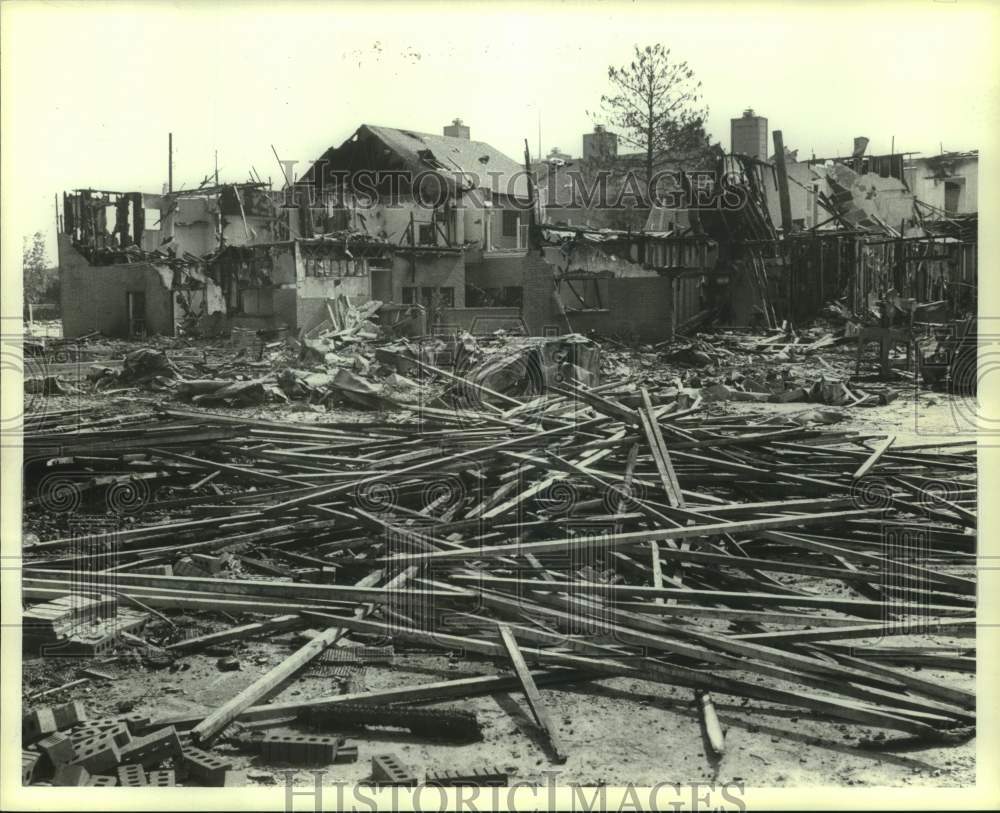 1984 Press Photo Remains of building after fire destroyed - Houston - hcx30627