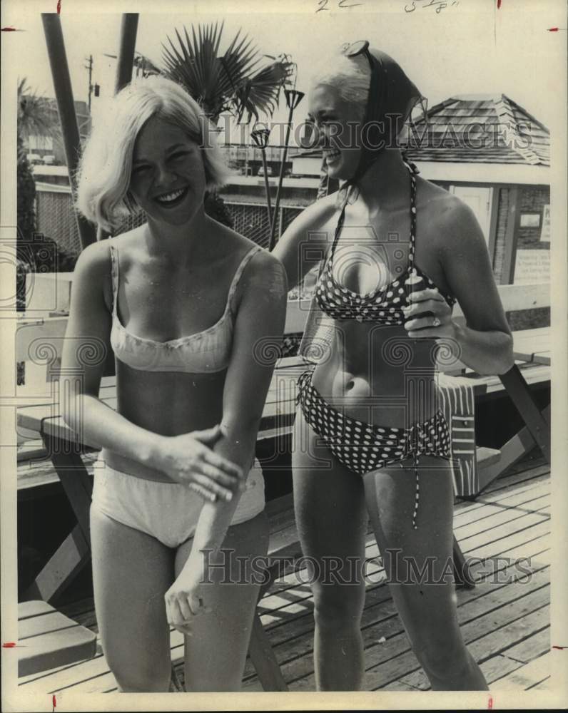 1967 PressPhoto Ice CapadesÂ stars Sabra Brenner &amp; Barbara Wilson in Galveston- Historic Images