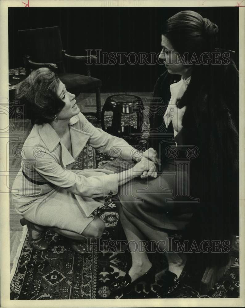 1973 Press Photo Darlene Conley and Jeanette Clift in &quot;All Over,&quot; Alley Theatre- Historic Images