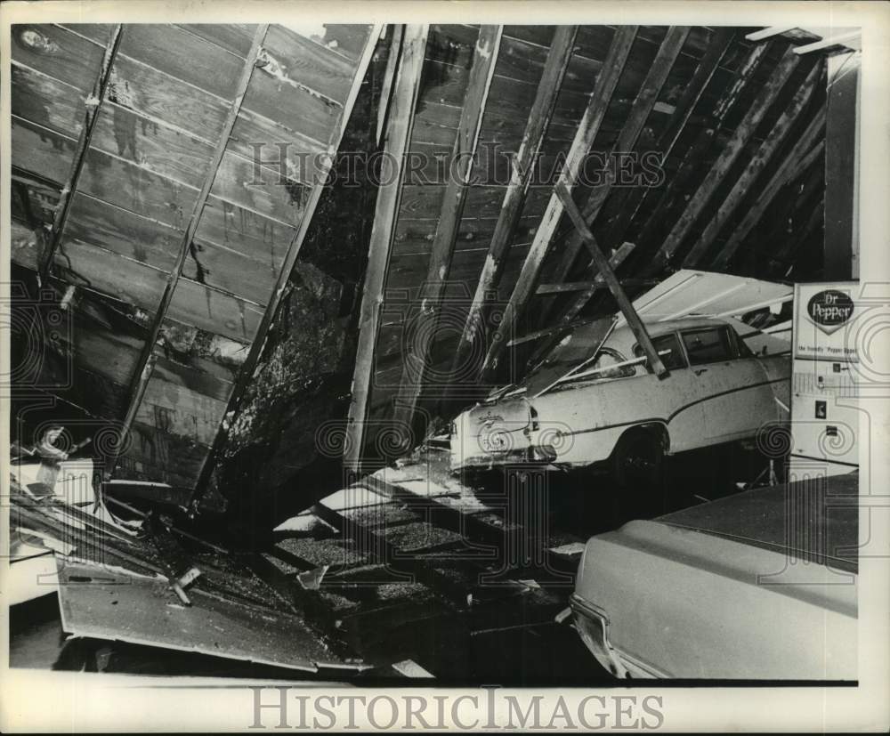 1968 Press Photo Cars Under Debris Caused by Flood at Contract Storage, Houston- Historic Images