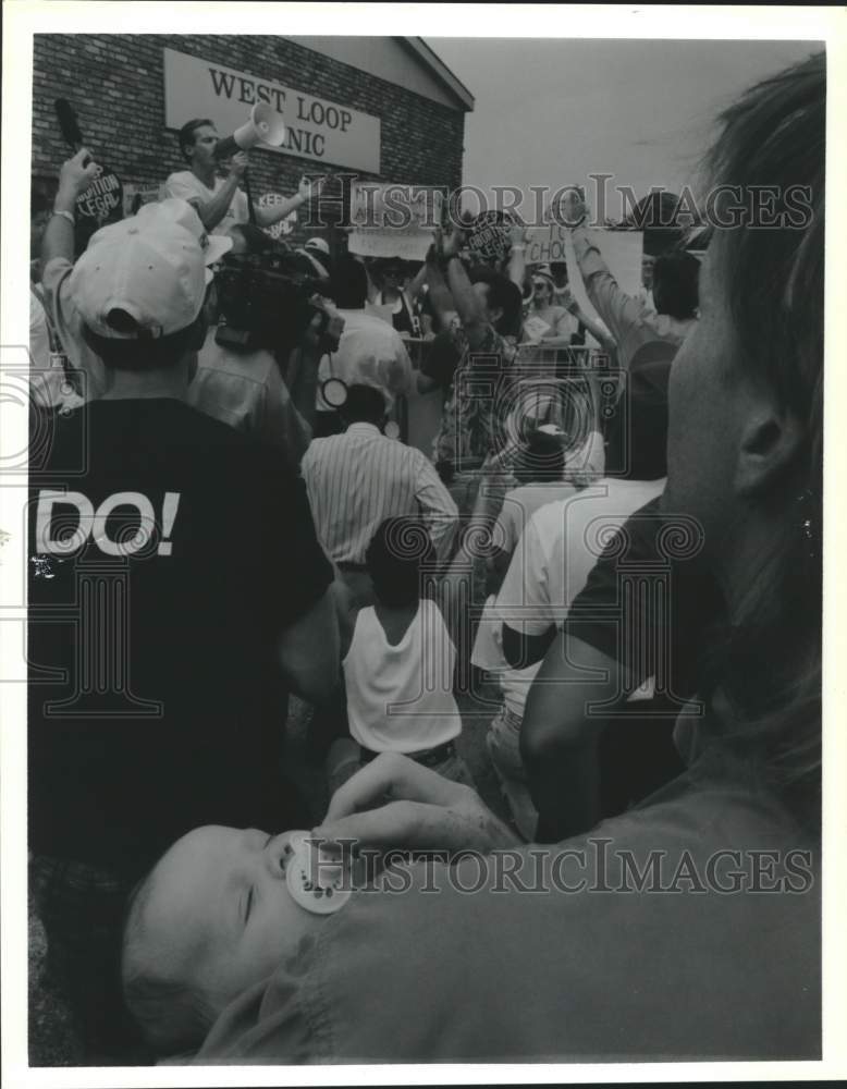 1992 Press Photo Abortion protestors outside West Loop Clinic in Houston- Historic Images