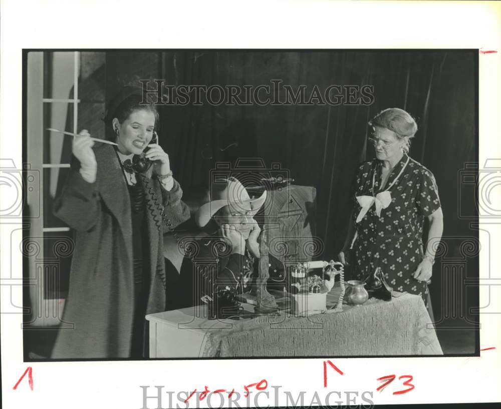 1982 Press Photo Scene from &quot;Boy Meets Girl&quot; at Houston&#39;s Stages theater- Historic Images