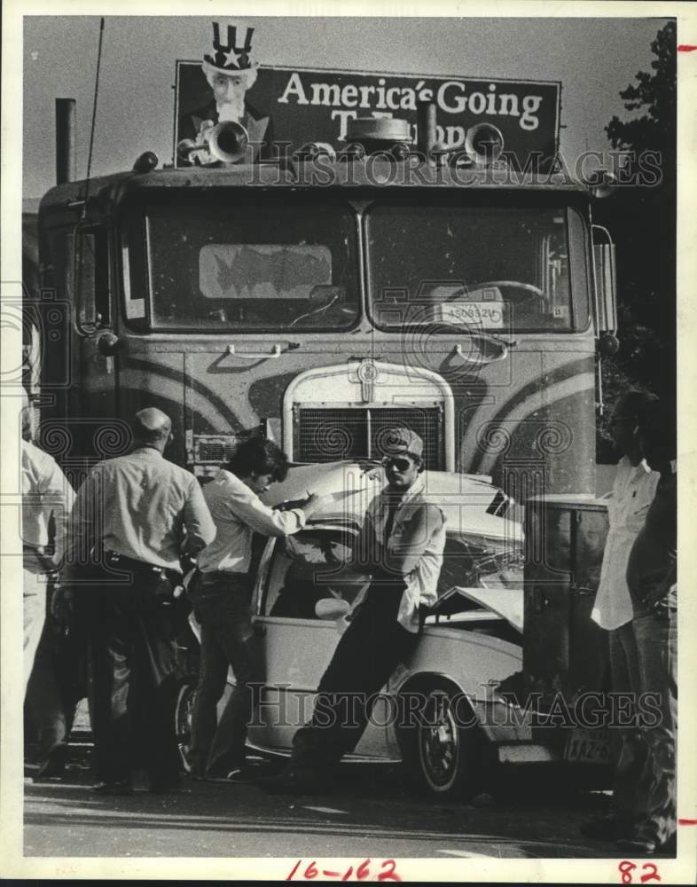 1983 Press Photo Victim of chain-reaction collision on North Freeway in Houston- Historic Images