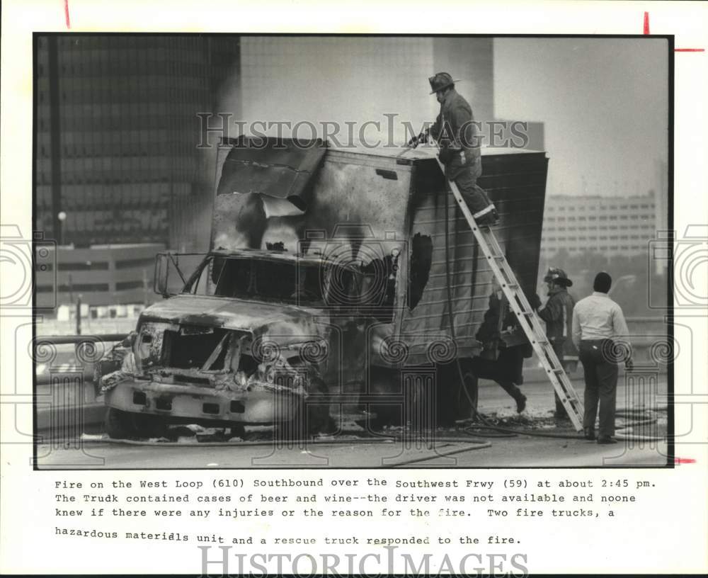 1985 Press Photo Beer truck on fire on West Loop in Houston - Firemen put it out- Historic Images