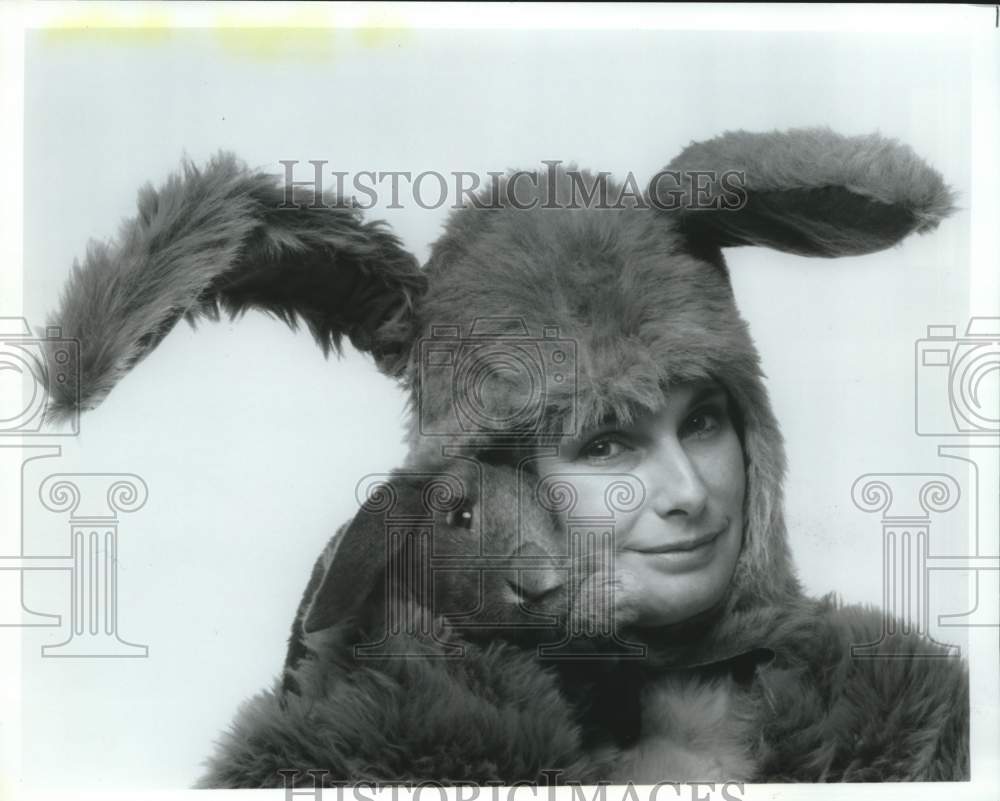 1989 Press Photo Sharon Menzel as the &quot;Velveteen Rabbit&quot; at Stages in Houston- Historic Images