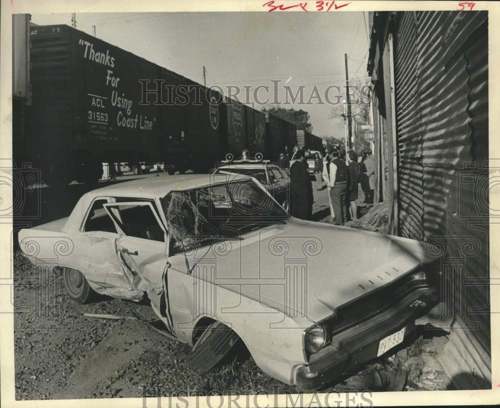 1970 Press Photo Car stalled on railroad tracks in Houston - destroyed- Historic Images