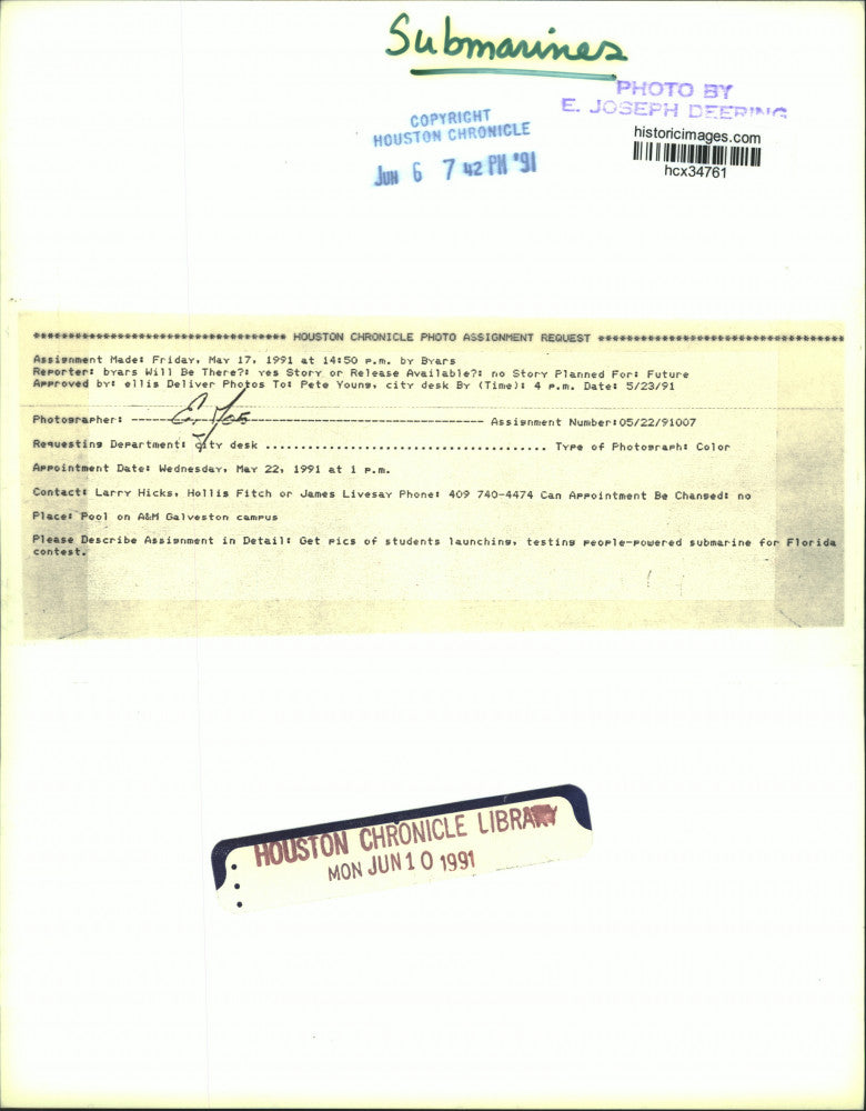 1991 Press Photo Texas A&M Students Test Man-Powered Submarine for Florida race