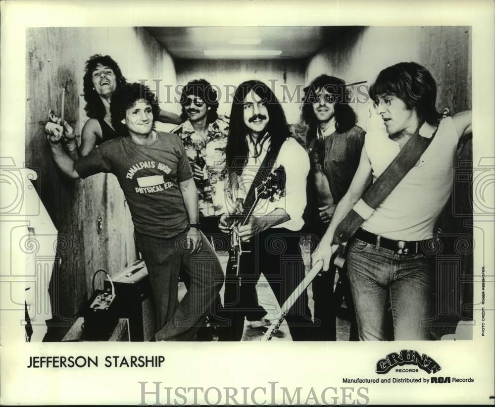 1979 Press Photo The Jefferson Starship band relaxes backstage, Golden Gate Park- Historic Images