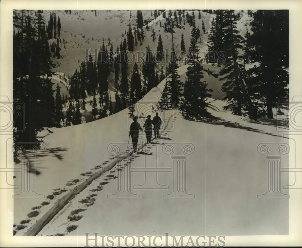 1958 Press Photo Cross country skiers follow trail into mountains - Utah- Historic Images