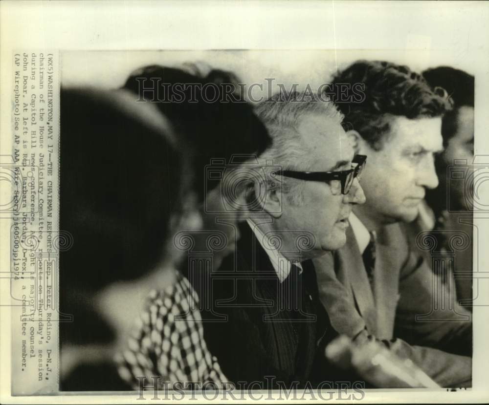 1974 Press Photo Peter Rodino gives House Judiciary Committee report to press- Historic Images