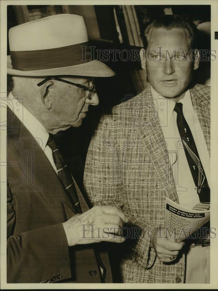 1957 Press Photo Two gentlemen reading &quot;obscene literature&quot; in Houston- Historic Images