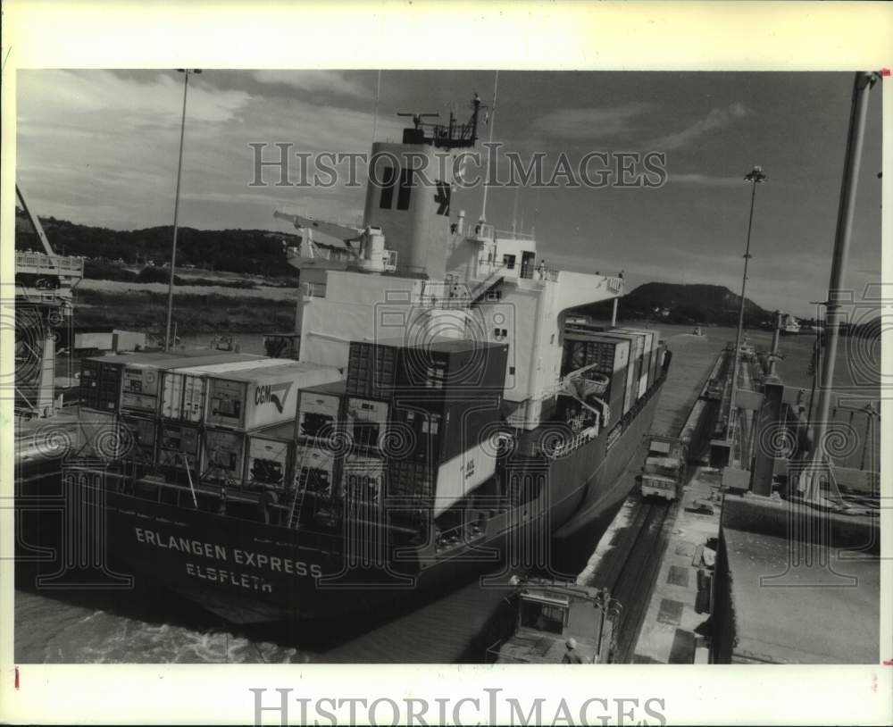 1988 Press Photo Cargo ship Eriangen Express at Panama Canal&#39;s Miraflores Lock- Historic Images