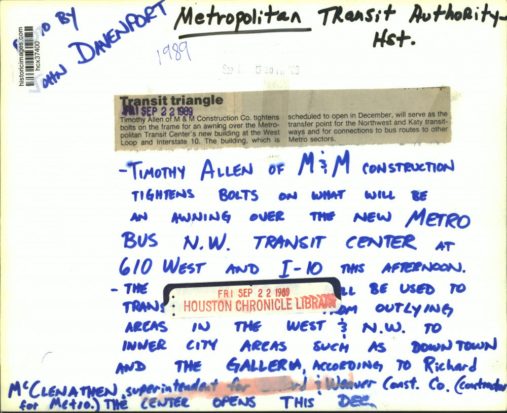 1989 Press Photo Timothy Allen builds awning - Houston Transit Center