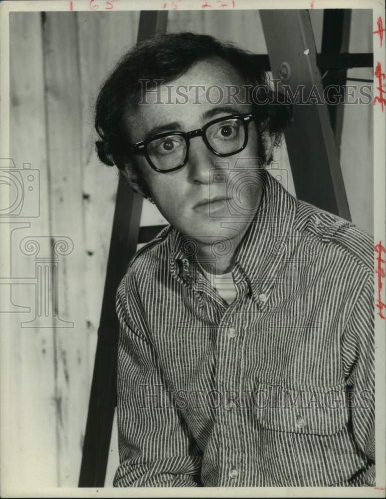 1983 Press Photo Woody Allen Behind the Scenes as a Movie Director - hcx37525- Historic Images