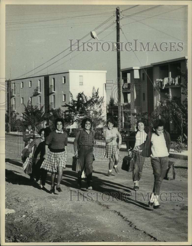 1962 Press Photo Children Walk Home from School in New Town, Kiryat Gat, Israel
