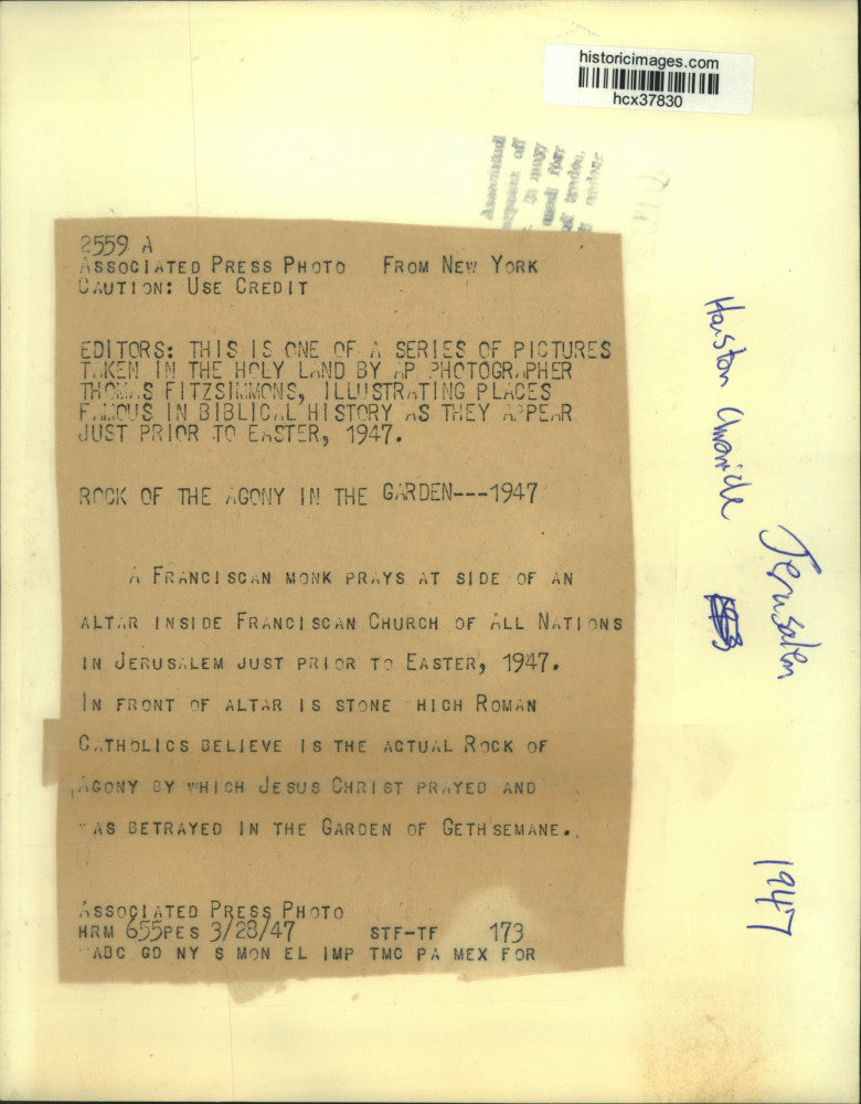 1947 Press Photo Franciscan Monk Kneels Before Rock of the Agony in Jerusalem