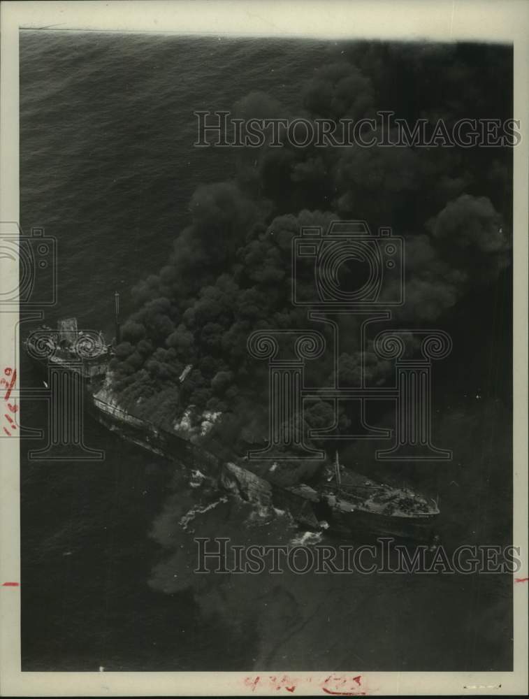 1967 Press Photo Black Smoke of Alva Cape, Collision Killing 37 new York- Historic Images