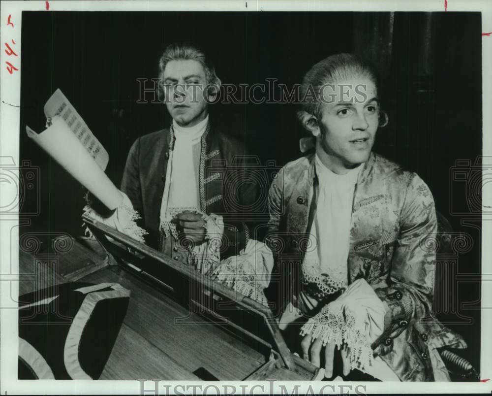 1983 Press Photo Philip Pleasants, Edward Hodson in a scene from Amadeus- Historic Images