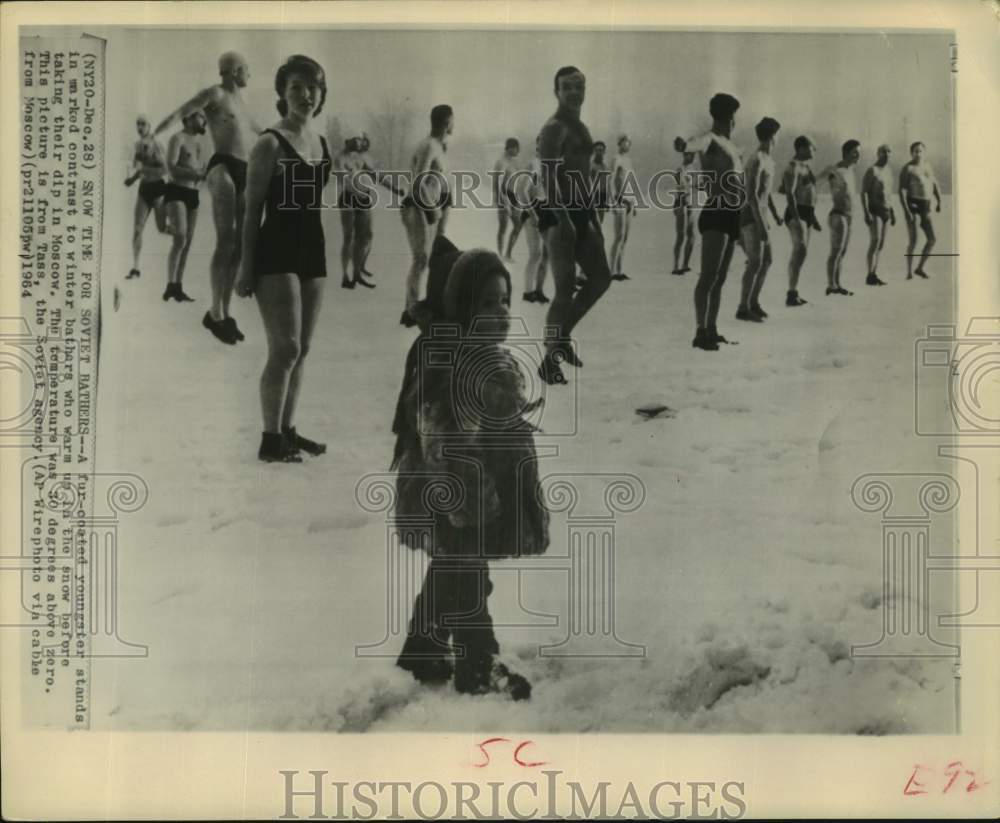 1964 Press Photo Youngster Stands near Winter Bathers Before Cold Dip in Moscow