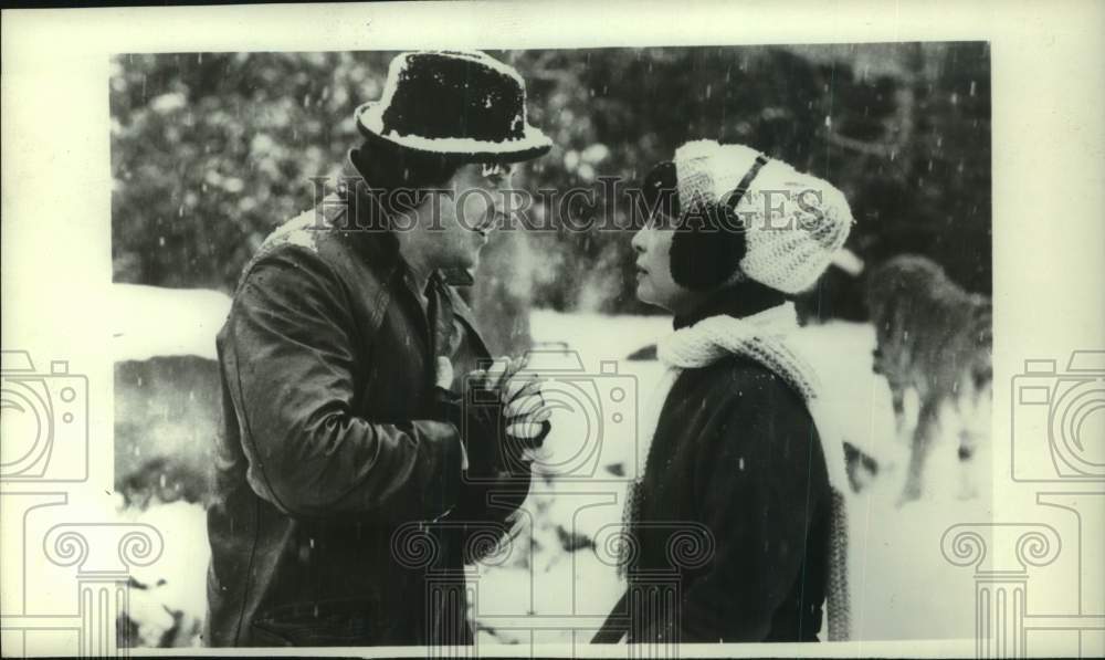 1980 Press Photo Sylvester Stallone and Talia Shire talk outside - Rocky II- Historic Images