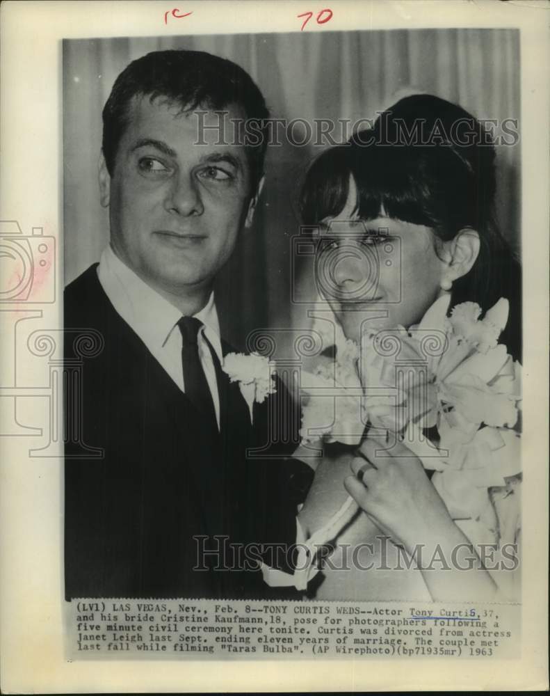 1963 Press Photo Las Vegas wedding of actor Tony Curtis and Christine Kaufmann