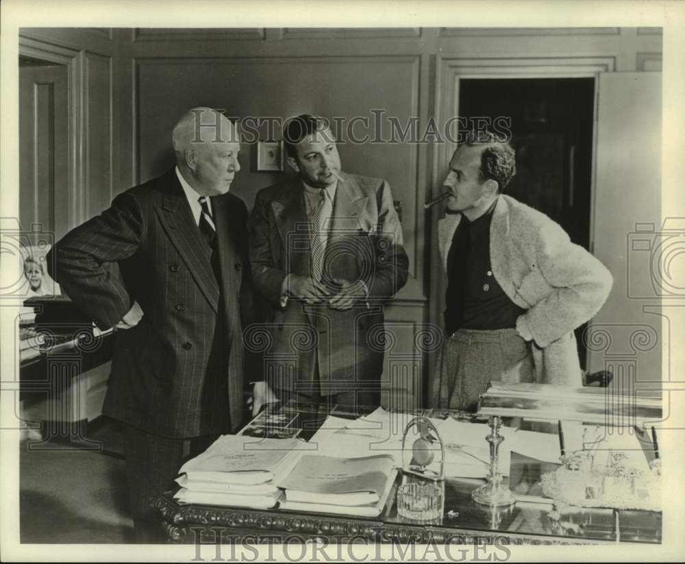 1939 Press Photo Eddie LeBaron, Mark Hellinger in Darryl Zanuck&#39;s office- Historic Images